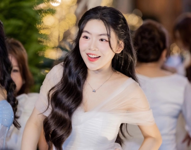Con gái MC Quyền Linh tổ chức lễ trưởng thành hoành tráng mừng tuổi 18, netizen tranh cãi vì 'làm quá' - ảnh 1