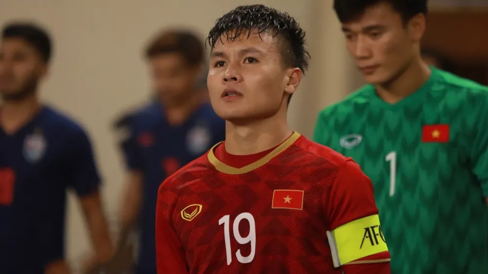 Quang Hải là cầu thủ Việt hiếm hoi được báo Trung Quốc tâng bốc: 'Cưới vợ đẹp, mua xe sang, cuộc sống viên mãn' - ảnh 1