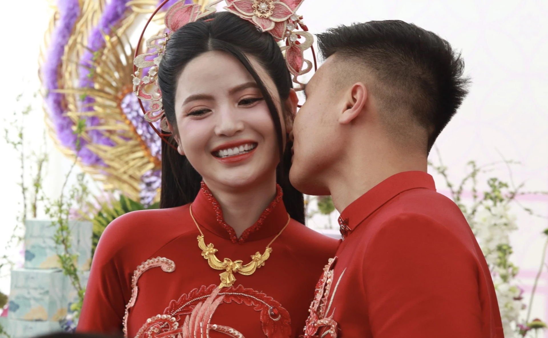 Quang Hải là cầu thủ Việt hiếm hoi được báo Trung Quốc tâng bốc: 'Cưới vợ đẹp, mua xe sang, cuộc sống viên mãn' - ảnh 5