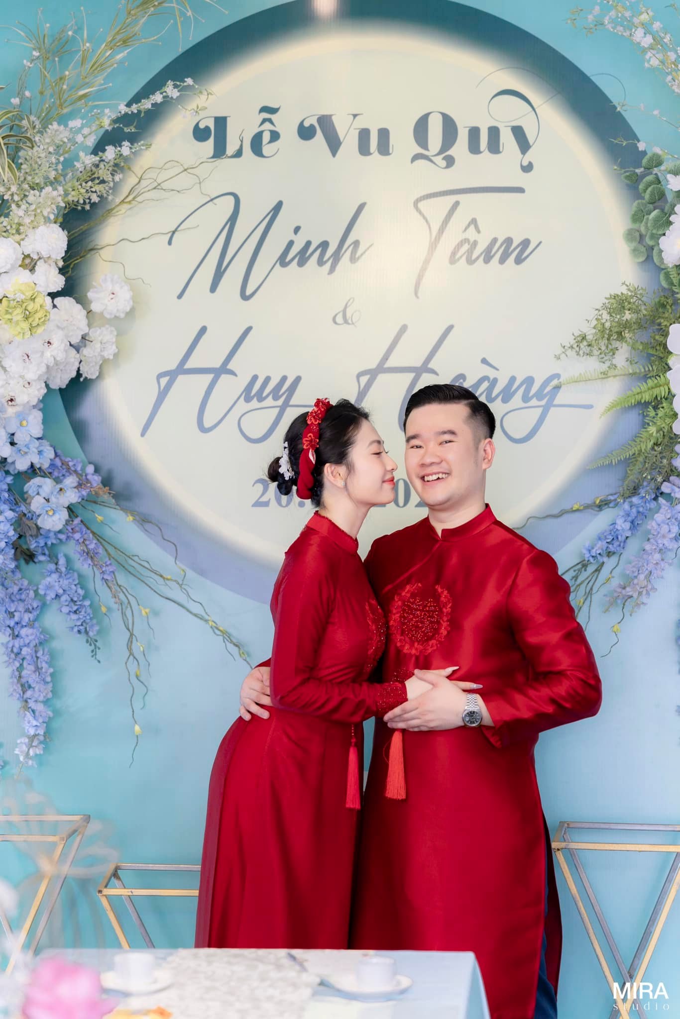 Cô dâu Hà Tĩnh đeo 30 chiếc kiềng vàng trị giá hơn 1,3 tỷ đồng trong ngày cưới gây sốt, gia thế gây tò mò - ảnh 5