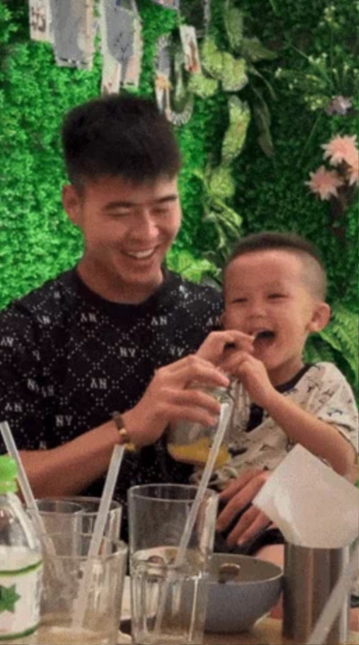 Con trai cầu thủ Duy Mạnh về nhà sau nhiều ngày điều trị căn bệnh hiếm, tình trạng sức khỏe hiện ra sao? - ảnh 3