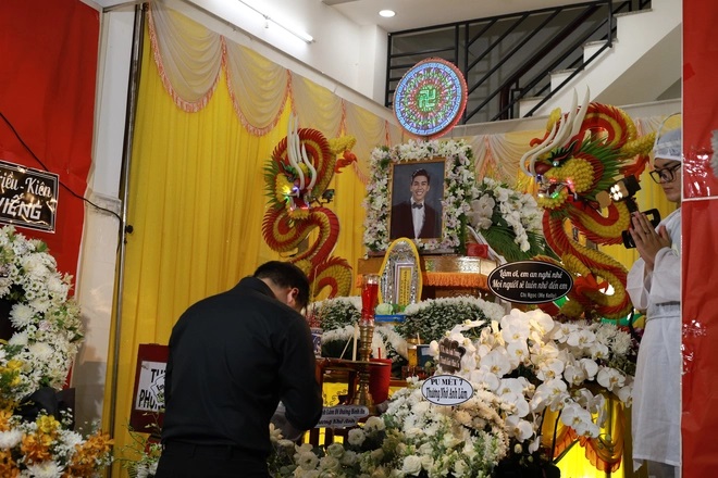 Chuyên gia trang điểm Lâm Nguyễn đã tự chuẩn bị chi phí tang lễ cho chính mình, người thân, bạn bè thất thần tiễn biệt - ảnh 2