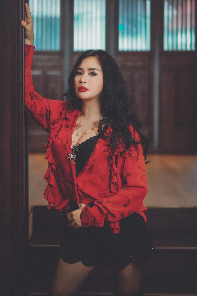 Nữ ca sĩ Việt từng bị người lạ đánh tráo khi chào đời, cuộc sống hiện tại viên mãn khiến nhiều người ngưỡng mộ - ảnh 3