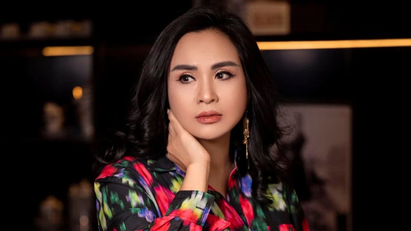 Nữ ca sĩ Việt từng bị người lạ đánh tráo khi chào đời, cuộc sống hiện tại viên mãn khiến nhiều người ngưỡng mộ - ảnh 1