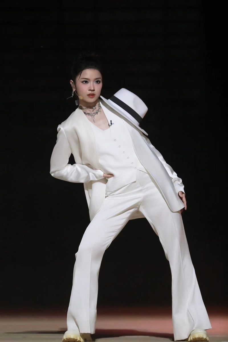 Suni Hạ Linh  diễn lại hit Nobody của Wonder Girls, cùng đồng đội đứng đầu BXH công diễn 4 Đạp gió - ảnh 2