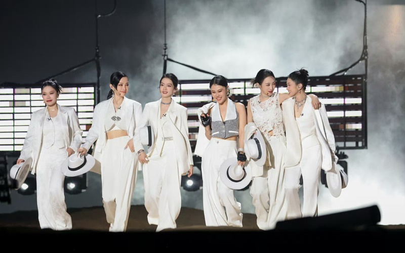 Suni Hạ Linh  diễn lại hit Nobody của Wonder Girls, cùng đồng đội đứng đầu BXH công diễn 4 Đạp gió - ảnh 1