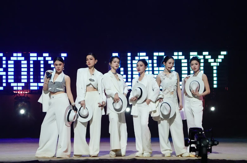 Suni Hạ Linh  diễn lại hit Nobody của Wonder Girls, cùng đồng đội đứng đầu BXH công diễn 4 Đạp gió - ảnh 6