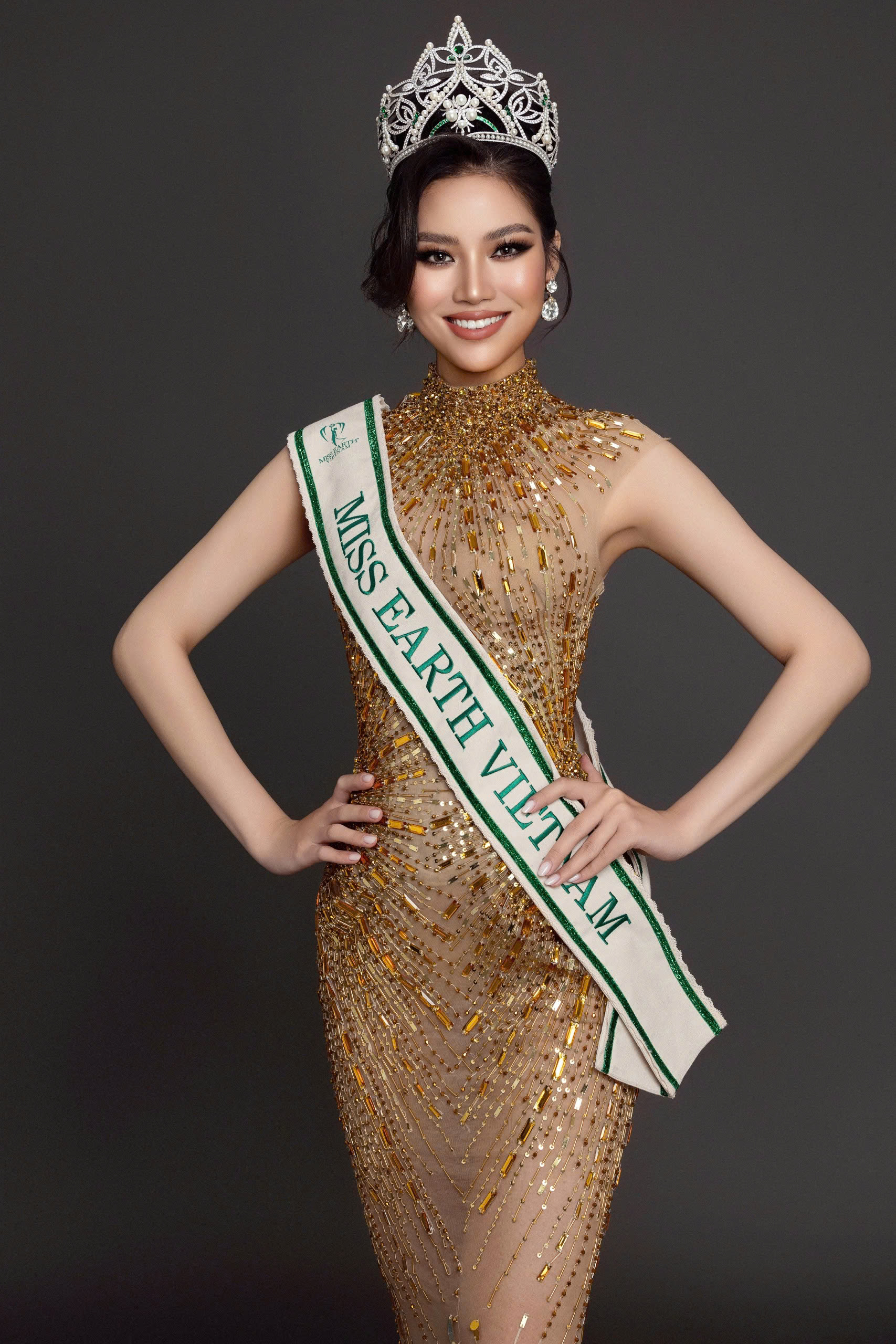 Top 10 Miss Earth Vietnam 2023 - Cao Ngọc Bích được 'chọn mặt gửi vàng' để đến đấu trường Miss Earth 2024 - ảnh 1