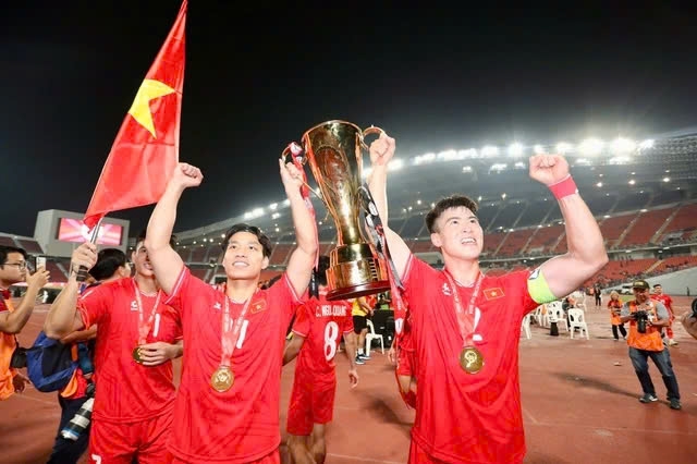 Đội tuyển Việt Nam tăng hạng FIFA nhờ vô địch AFF Cup - ảnh 1