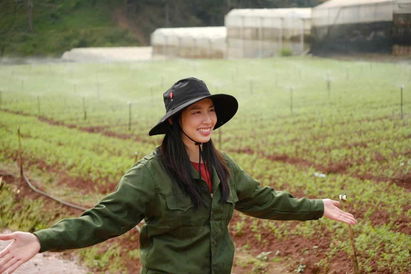 Gần đây, Hoa hậu Thùy Tiên vướng vào tranh cãi liên quan đến việc quảng cáo sản phẩm 'kẹo rau'. Vụ việc này gây ra nhiều tranh luận về trách nhiệm của người nổi tiếng khi quảng cáo sản phẩm. (ẢNH: CHỤP MÀN HÌNH)