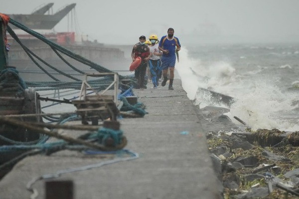 Sao Việt đầu tiên lên tiếng về mưa bão miền Trung trước siêu bão lớn sắp đổ bộ - ảnh 3