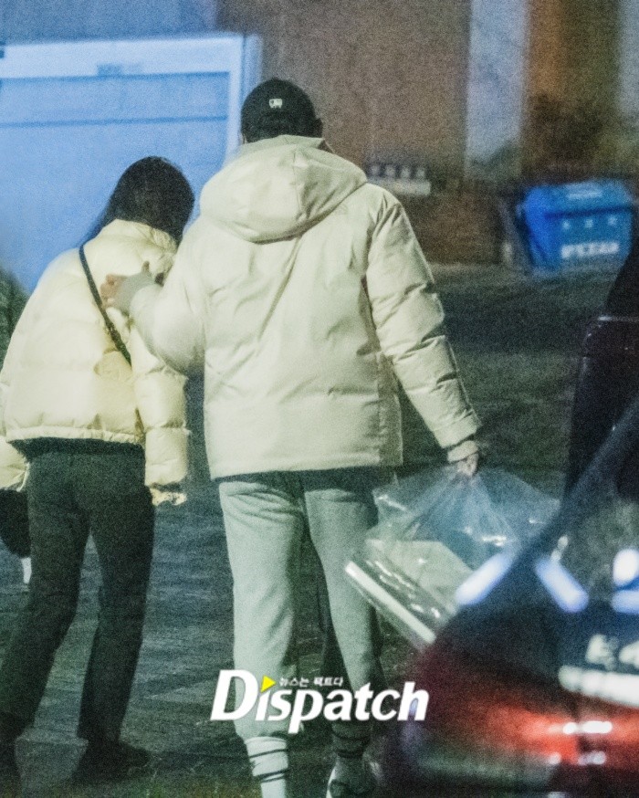 HOT: Dispatch tung loạt ảnh hẹn hò của nam chính 'The Glory' Lee Do Hyun đúng ngày 1/4, đối phương liệu là Song Hye Kyo? - ảnh 2