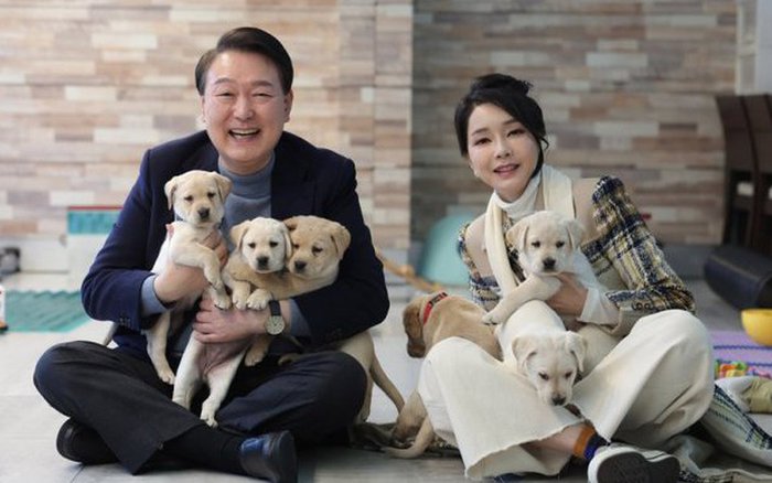 Tổng thống Hàn Quốc hơn 10 năm kết hôn không có con, tuổi U70 cùng phu nhân xinh đẹp sống giản dị, chăm cún cưng - ảnh 6