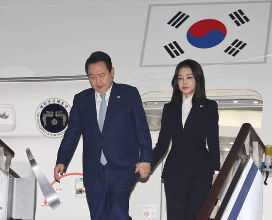 Tổng thống Hàn Quốc hơn 10 năm kết hôn không có con, tuổi U70 cùng phu nhân xinh đẹp sống giản dị, chăm cún cưng - ảnh 3