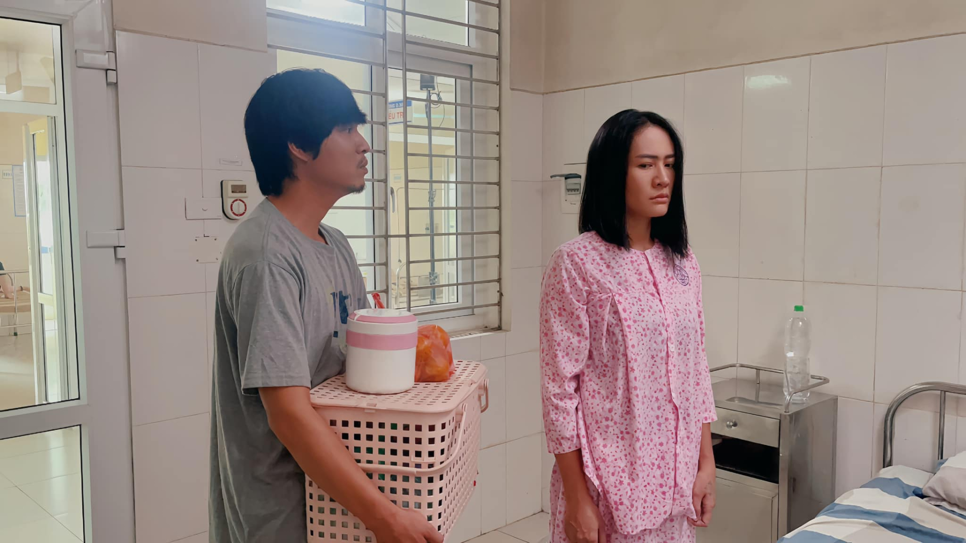 Diễn viên Minh Cúc và Tô Dũng trong phim 'Cuộc đời vẫn đẹp sao'
