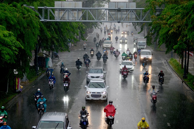 Sài Gòn vào mùa mưa, dân công sở nên làm gì để giờ tan tầm không phải chật vật về nhà? - ảnh 4