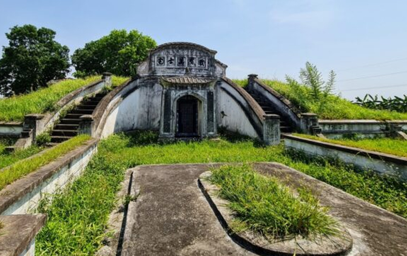 Bí ẩn ngôi mộ cổ nằm đơn độc giữa cánh đồng, luôn có người túc trực hương khói của danh nhân lừng lẫy đất Việt - ảnh 1