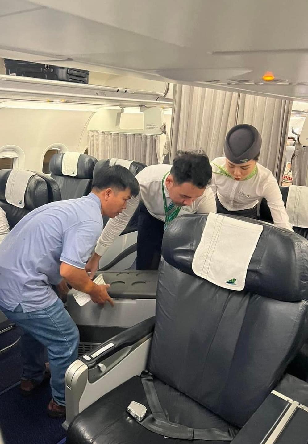 159 hành khách vui vẻ chờ 'delay' khi biết máy bay chở một trái tim sắp được ghép cho một sự sống mới - ảnh 2