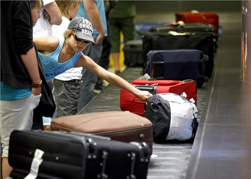 MẸO để lấy hành lý ký gửi nhanh chóng khi đi máy bay, kinh nghiệm nên biết không phải chờ đợi lâu - ảnh 4