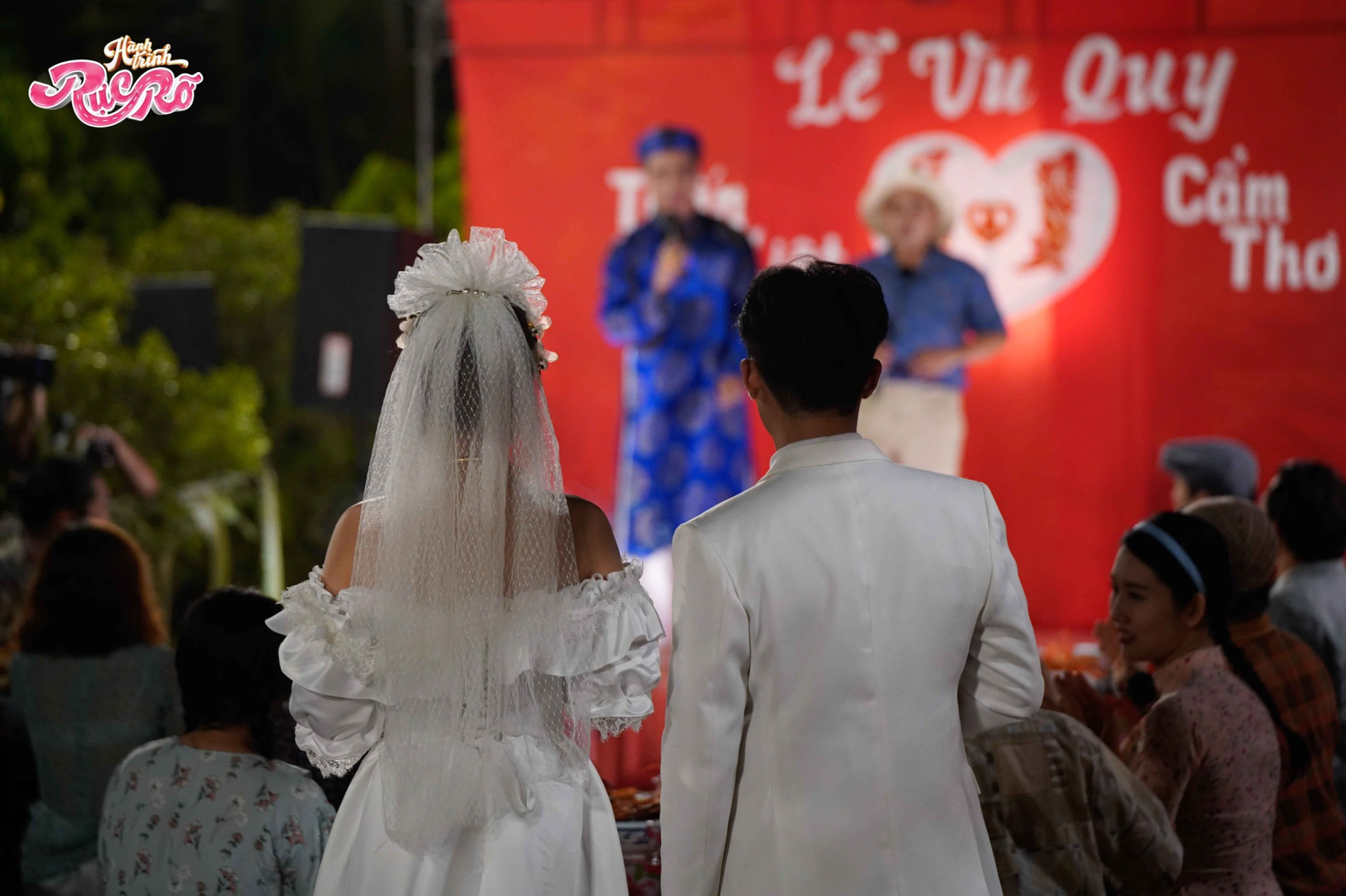 'Hình cưới' nét căng của Puka và Gin Tuấn Kiệt, chính chủ cũng ngỡ ngàng vì bị gả trên truyền hình ba má không biết - ảnh 5