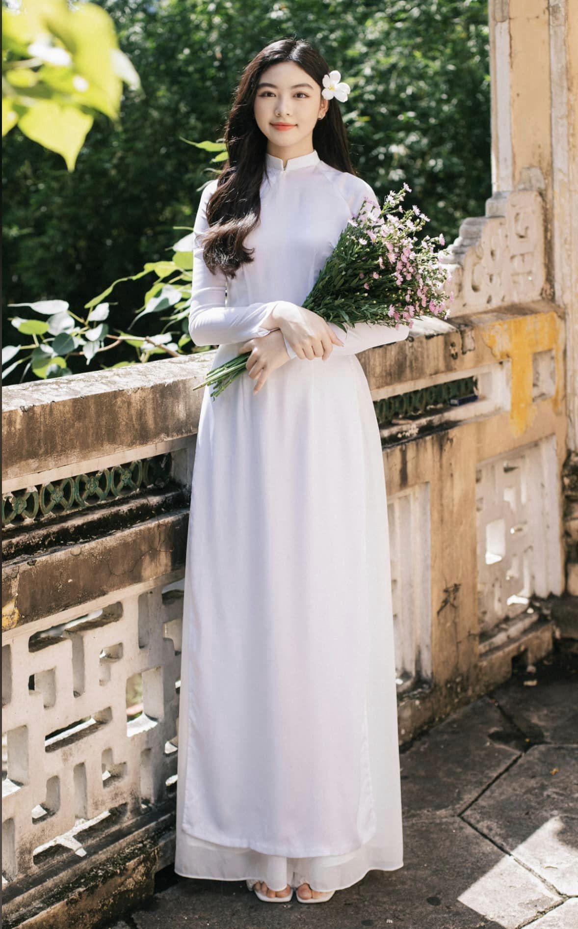MC Quyền Linh đi dép tổ ong, xách váy cho vợ con chụp hình tại Hàn Quốc - ảnh 5