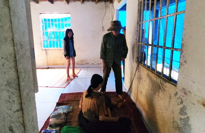 Nguyên nhân ngỡ ngàng vụ việc 3 người phụ nữ bị xích chân nhốt trong nhà kho ở Lâm Đồng - ảnh 1