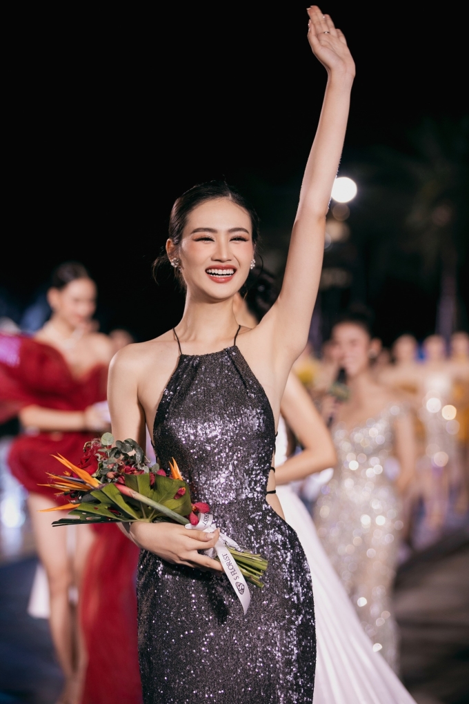 Cận cảnh nhan sắc tân Miss World Vietnam 2023 Huỳnh Trần Ý Nhi, là người hướng nội ít nói và sợ kim tiêm - ảnh 3