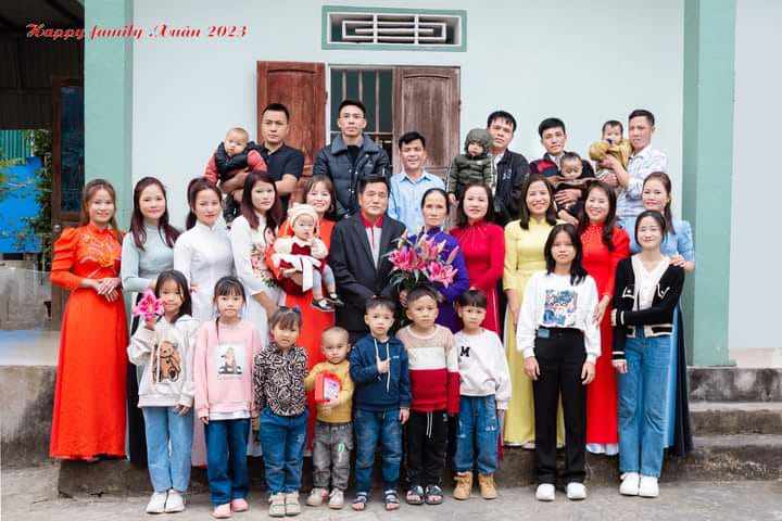 Gia đình có 10 cô con gái ở Nghệ An, 1 người không may qua đời, vẫn còn thiếu 2 chàng rể - ảnh 2
