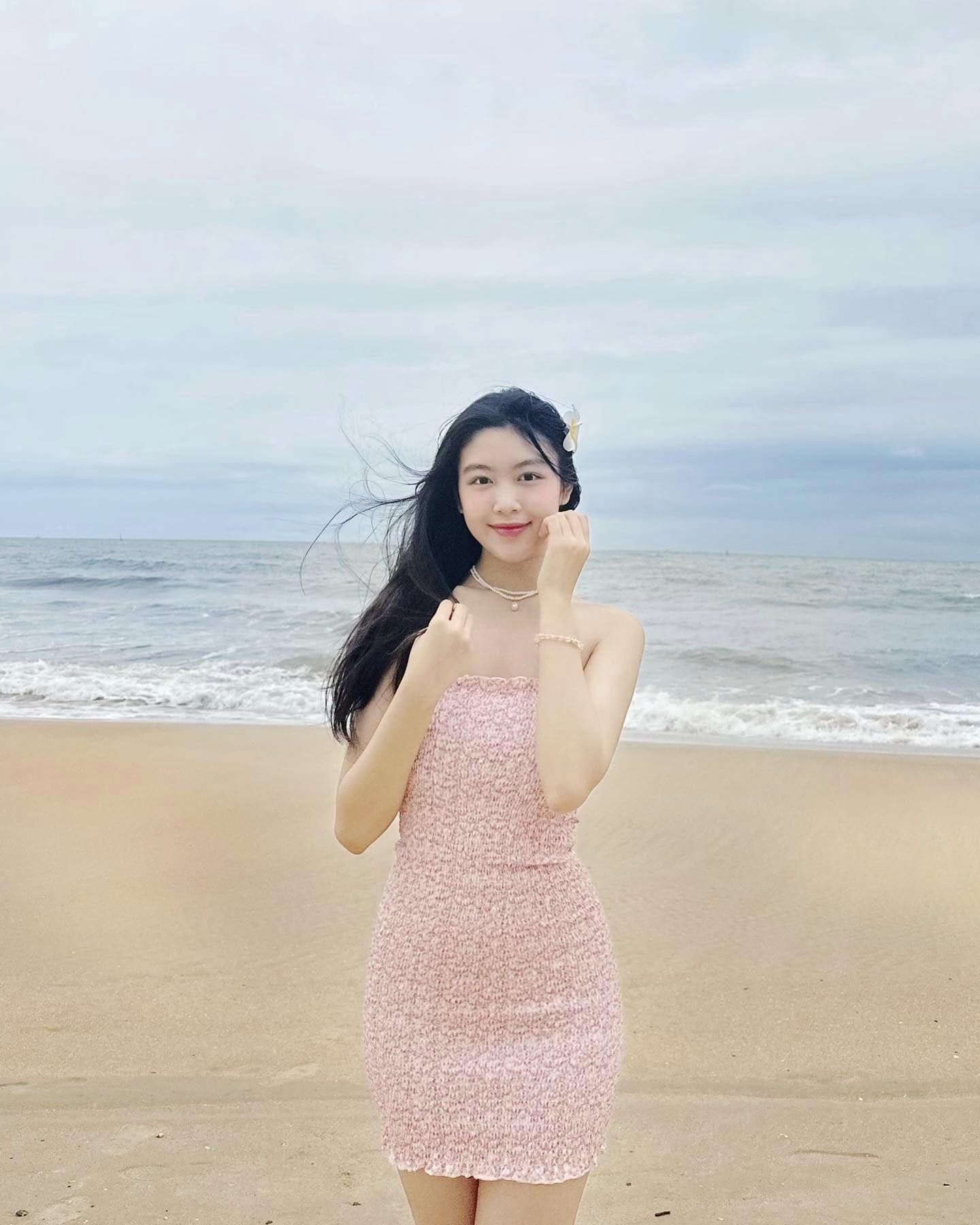 2 con gái của MC Quyền Linh khoe vẻ đẹp xuất sắc, CĐM khen: 'Đây mới là nhan sắc Hoa hậu' - ảnh 2