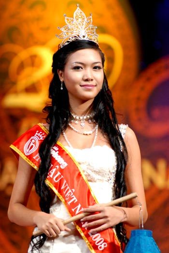 Những Hoa hậu nào bị đề nghị tước vương miện vì ồn ào trong lịch sử sắc đẹp Việt Nam? - ảnh 1