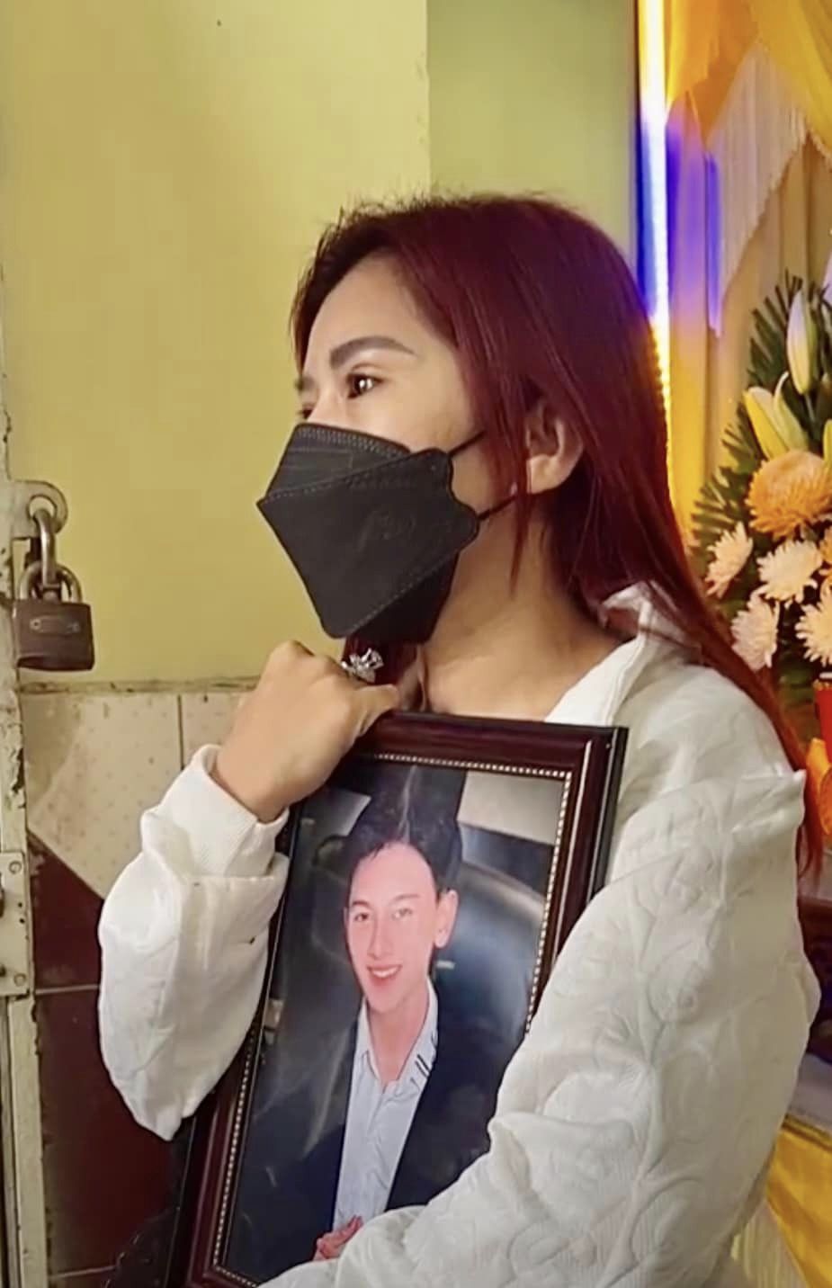 Tang lễ nhạc sĩ trẻ qua đời ở tuổi 20: Mẹ ruột khóc nghẹn, nghệ sĩ Bình Tinh xót xa cầm di ảnh - ảnh 3