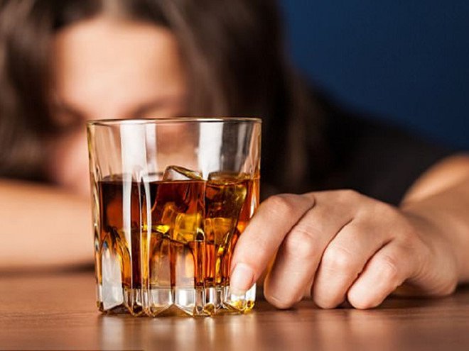 Một phụ nữ 30 tuổi không qua khỏi sau khi tham gia 'thử thách uống rượu', lời cảnh báo với nhiều người - ảnh 2