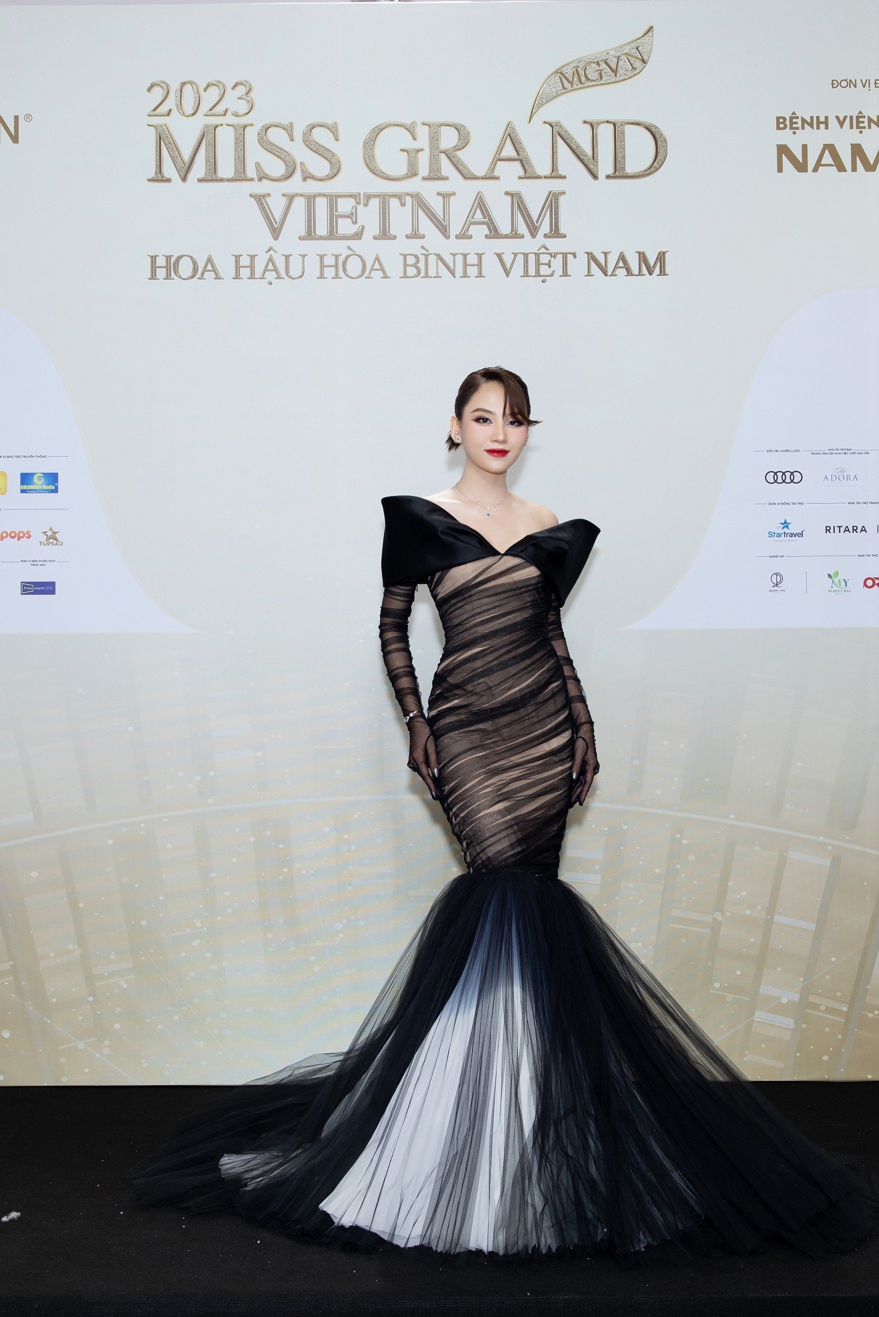 Thảm đỏ chung khảo toàn quốc Miss Grand Vietnam 2023: Huỳnh Minh Kiên khoe đường cong, Thuỳ Tiên kín đáo vẫn đẹp - ảnh 3
