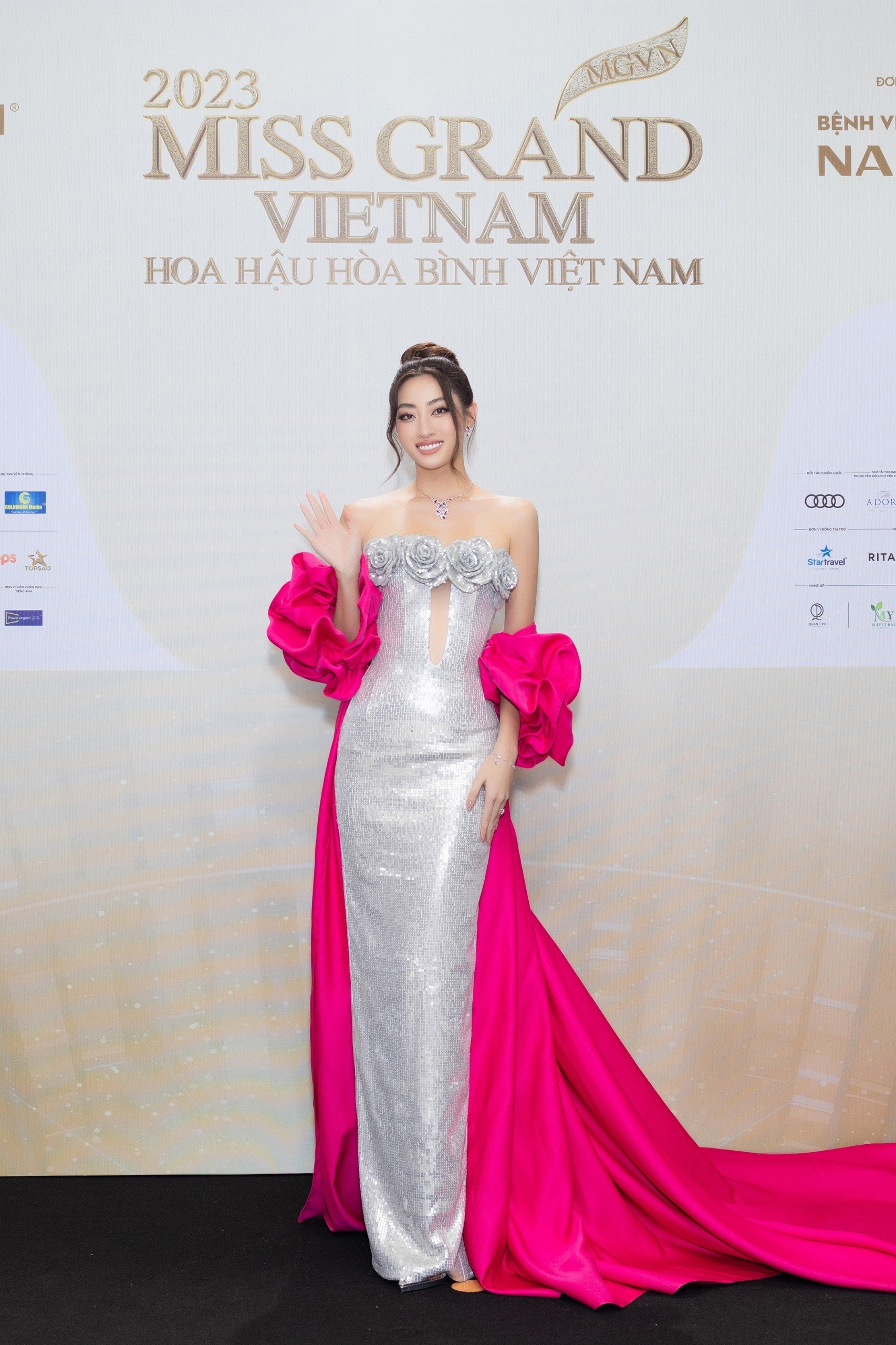 Thảm đỏ chung khảo toàn quốc Miss Grand Vietnam 2023: Huỳnh Minh Kiên khoe đường cong, Thuỳ Tiên kín đáo vẫn đẹp - ảnh 12