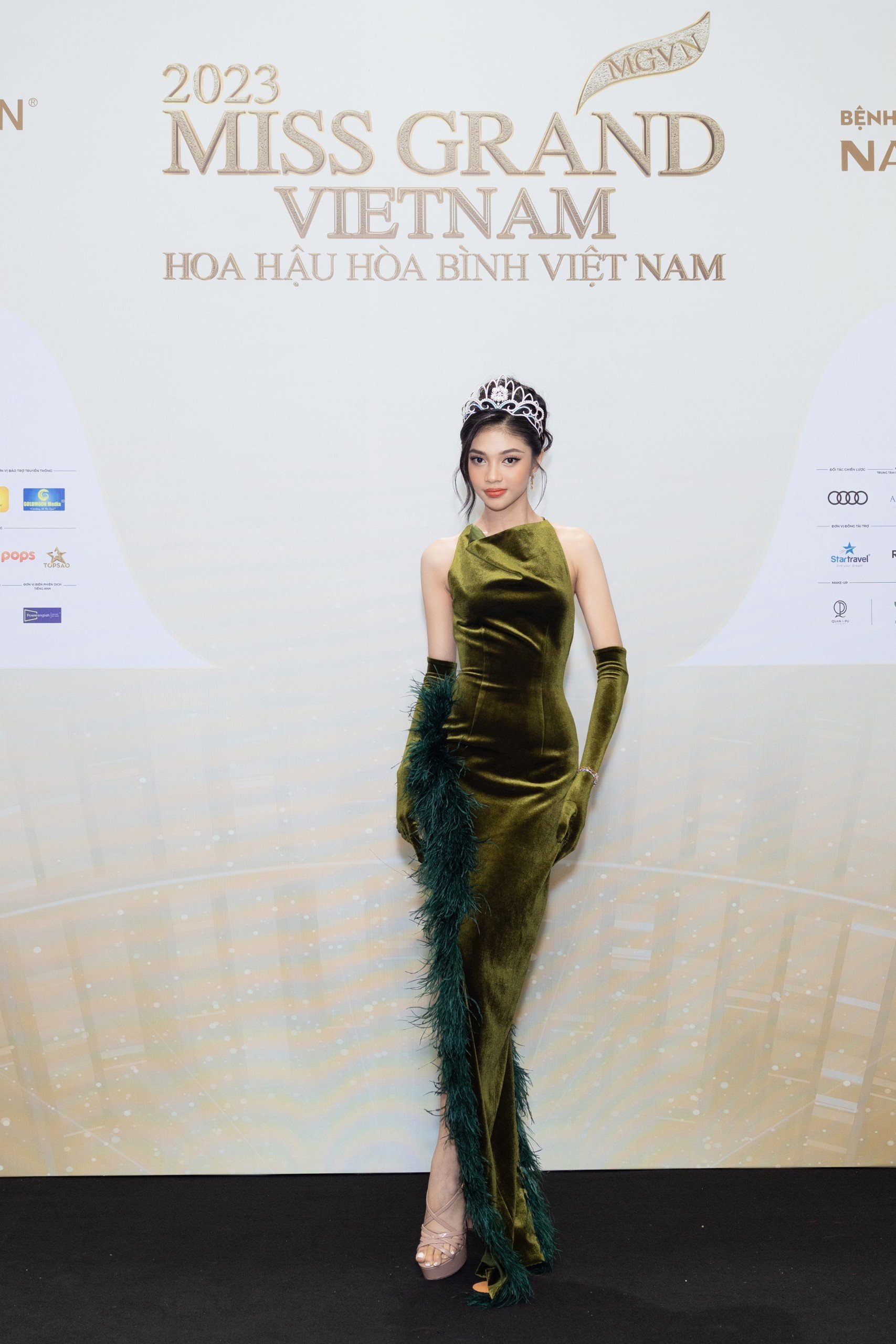 Thảm đỏ chung khảo toàn quốc Miss Grand Vietnam 2023: Huỳnh Minh Kiên khoe đường cong, Thuỳ Tiên kín đáo vẫn đẹp - ảnh 4