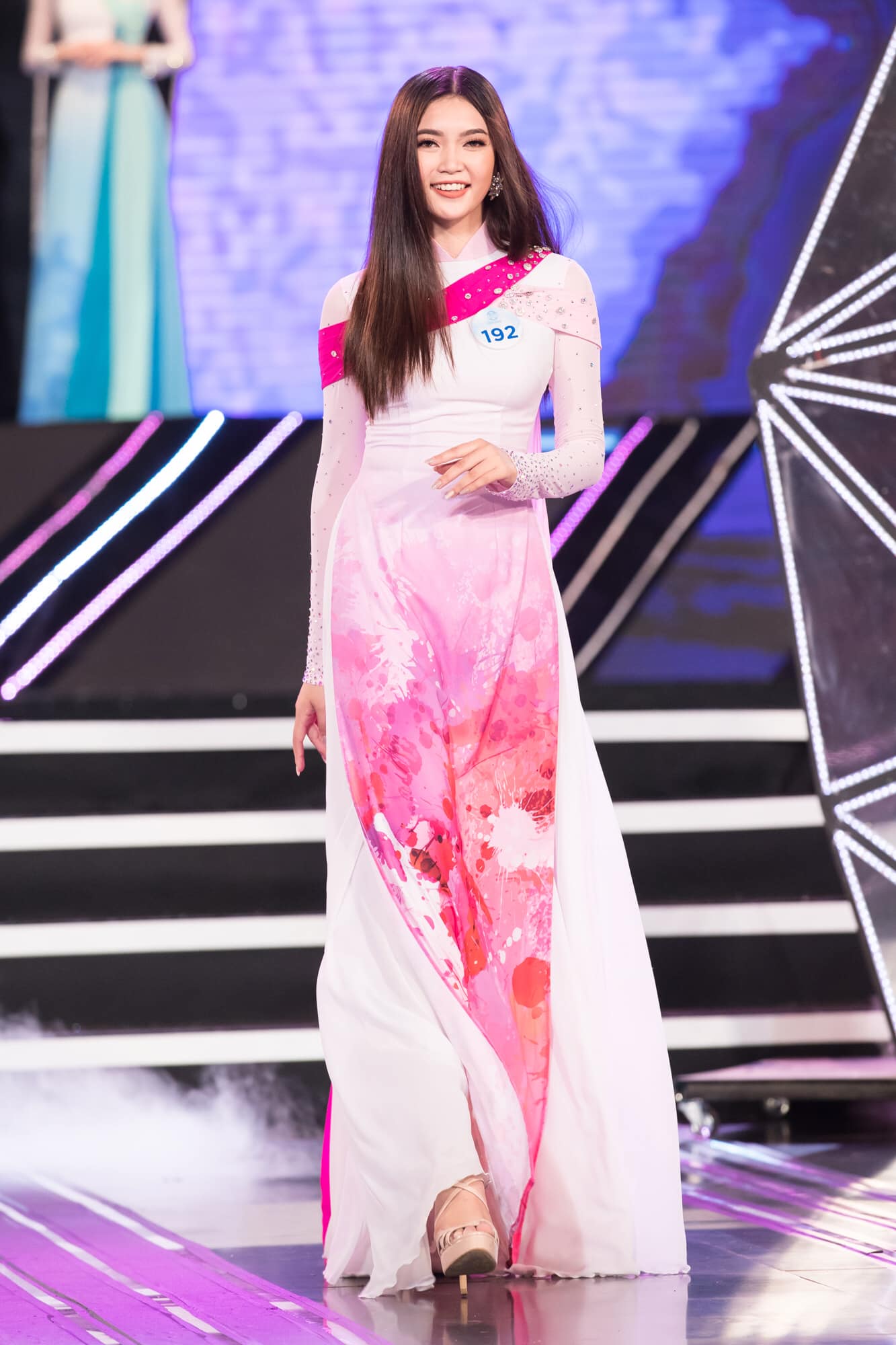 Việt Nam vừa có thêm một Hoa hậu, nhan sắc thế nào mà 'dành cả thanh xuân để thi sắc đẹp'? - ảnh 6