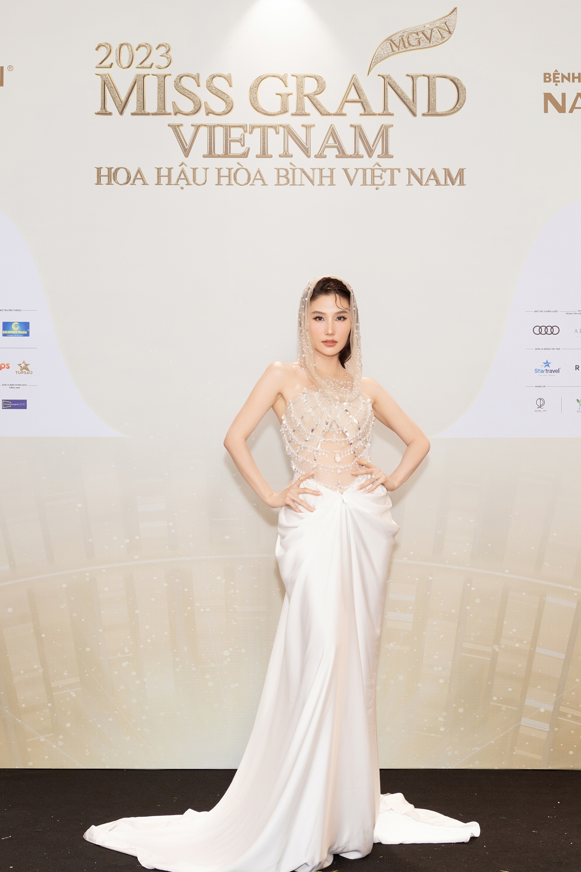 Thảm đỏ chung kết Miss Grand Vietnam 2023: Vợ chồng Trường Giang Nhã Phương đi cùng bạn trai tin đồn của Đoàn Thiên Ân - ảnh 4