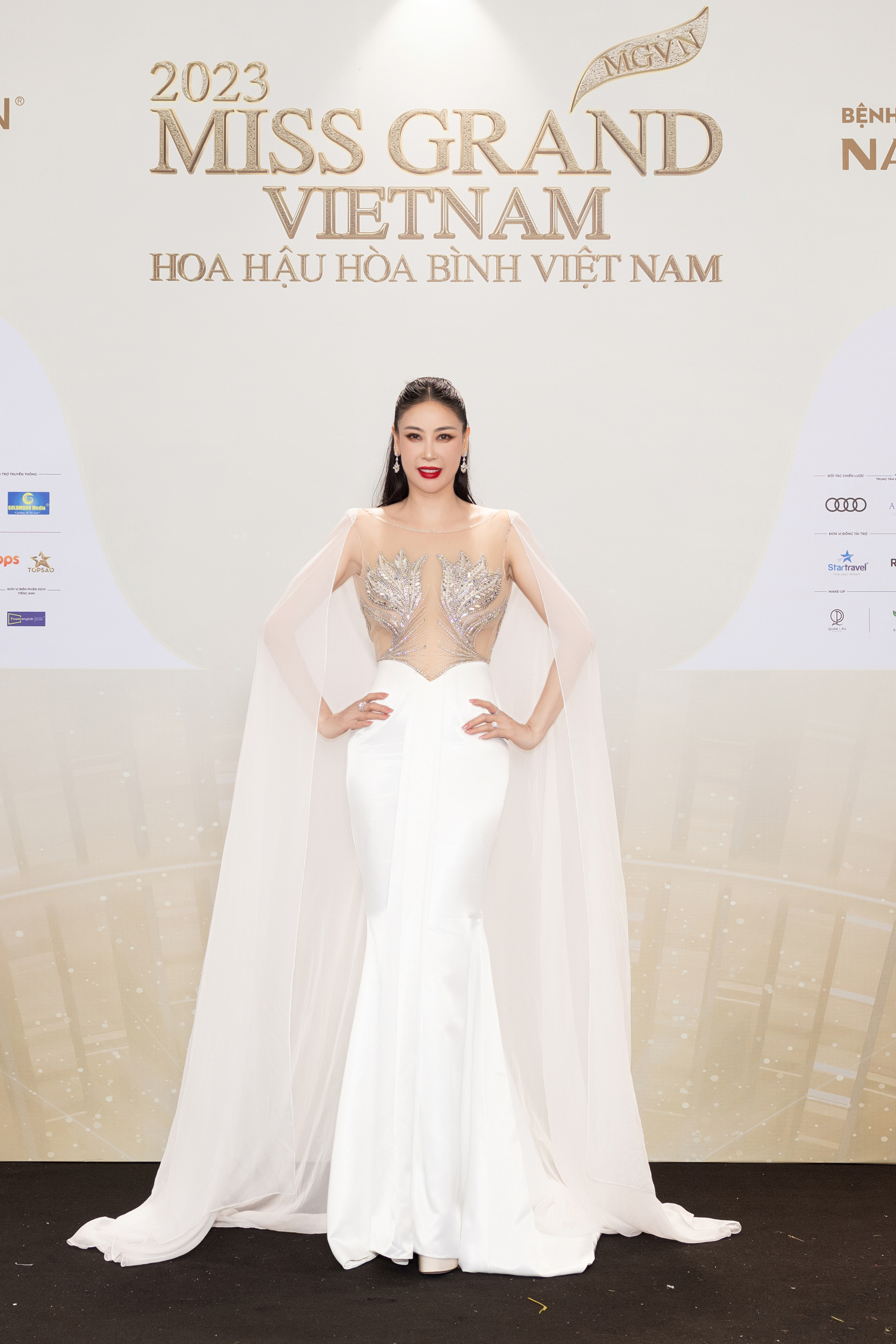 Thảm đỏ chung kết Miss Grand Vietnam 2023: Vợ chồng Trường Giang Nhã Phương đi cùng bạn trai tin đồn của Đoàn Thiên Ân - ảnh 2