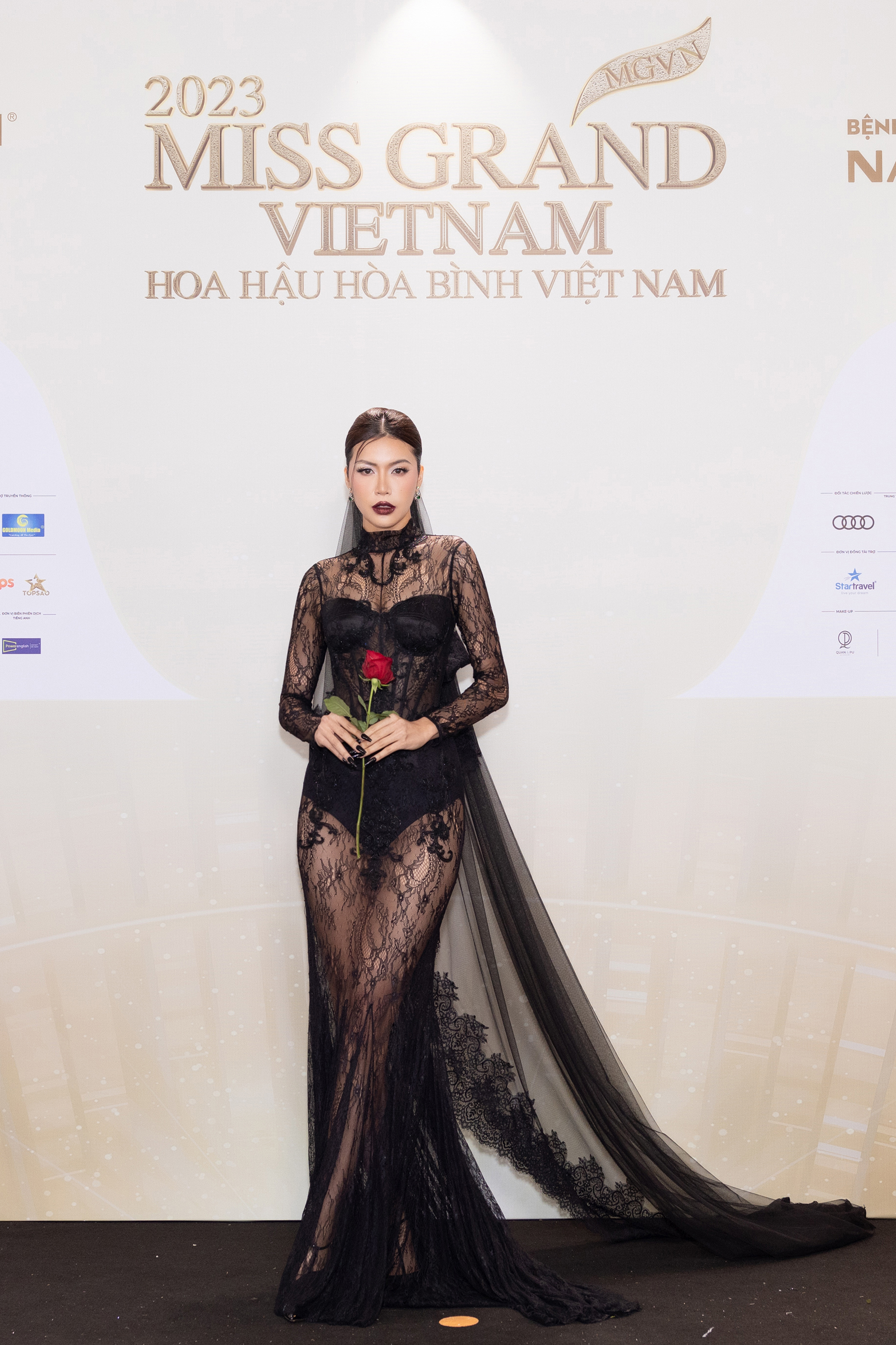 Thảm đỏ chung kết Miss Grand Vietnam 2023: Vợ chồng Trường Giang Nhã Phương đi cùng bạn trai tin đồn của Đoàn Thiên Ân - ảnh 3