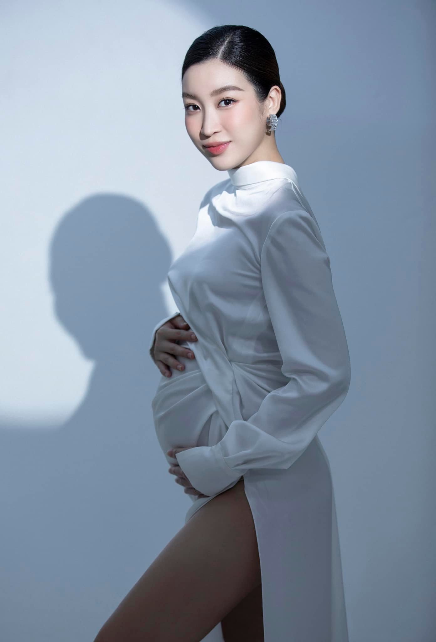 Hoa hậu Đỗ Mỹ Linh công khai hình ảnh mang thai, thêm một mẹ bầu Vbiz đẹp không tì vết - ảnh 5