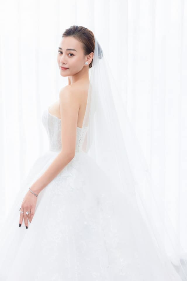 Diễn viên Phương Oanh đi thử váy cưới, ấn định tổ chức hôn lễ cổ tích với Shark Bình sau 2 tháng ăn hỏi - ảnh 1