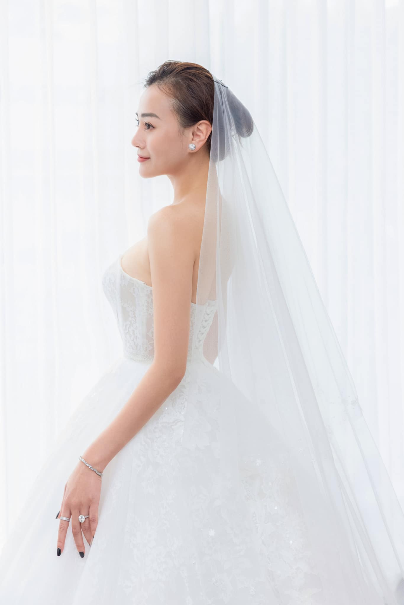 Diễn viên Phương Oanh đi thử váy cưới, ấn định tổ chức hôn lễ cổ tích với Shark Bình sau 2 tháng ăn hỏi - ảnh 3