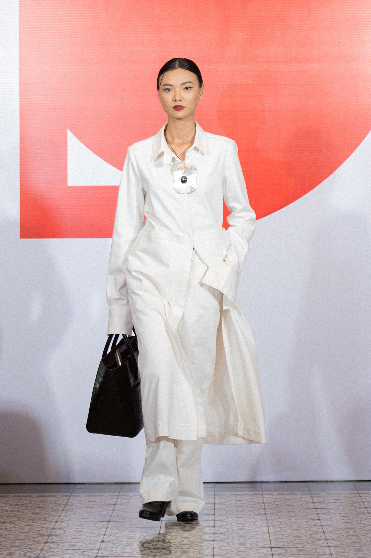 Hoa hậu Đại Dương Thu Uyên tự tin diễn vedette tại 'Chu & Chung Fashion Show' - ảnh 8