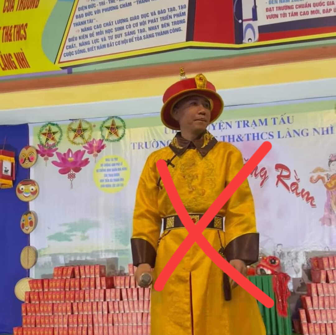 'Giang hồ mạng' Phú Lê tự nhận 'ca sĩ' vào trường học diễn văn nghệ, ăn mặc phản cảm, lãnh đạo yêu cầu báo cáo - ảnh 2