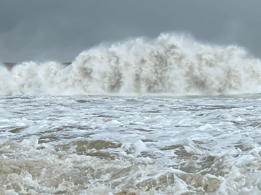 Bão Koinu chính thức đi vào biển Đông trở thành cơn bão số 4 của Việt Nam, cảnh báo vùng ảnh hưởng - ảnh 3
