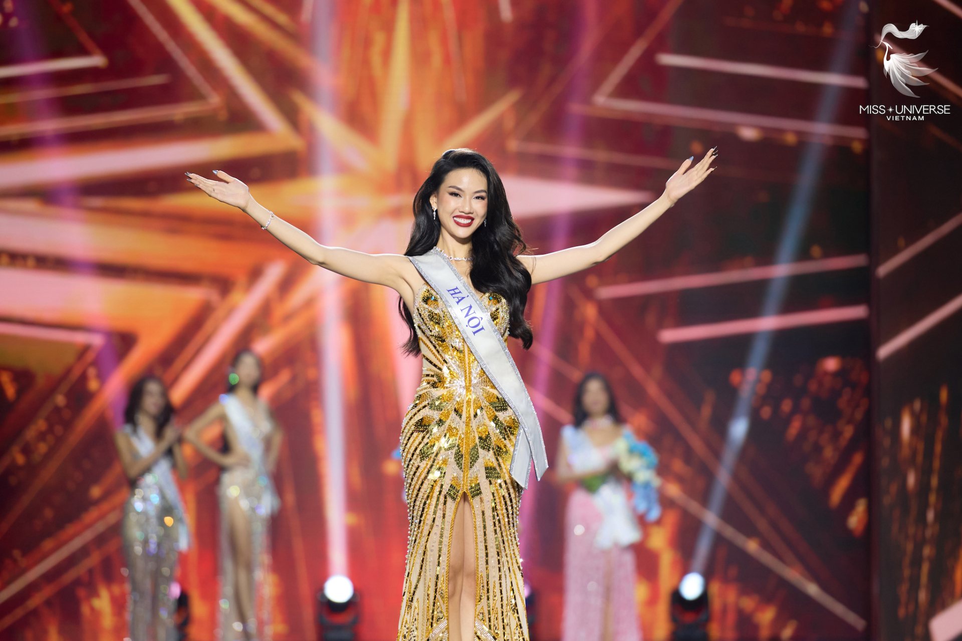 Bùi Quỳnh Hoa có thể bị tước vương miện Miss Universe VietNam 2023 trong trường hợp nào? - ảnh 3