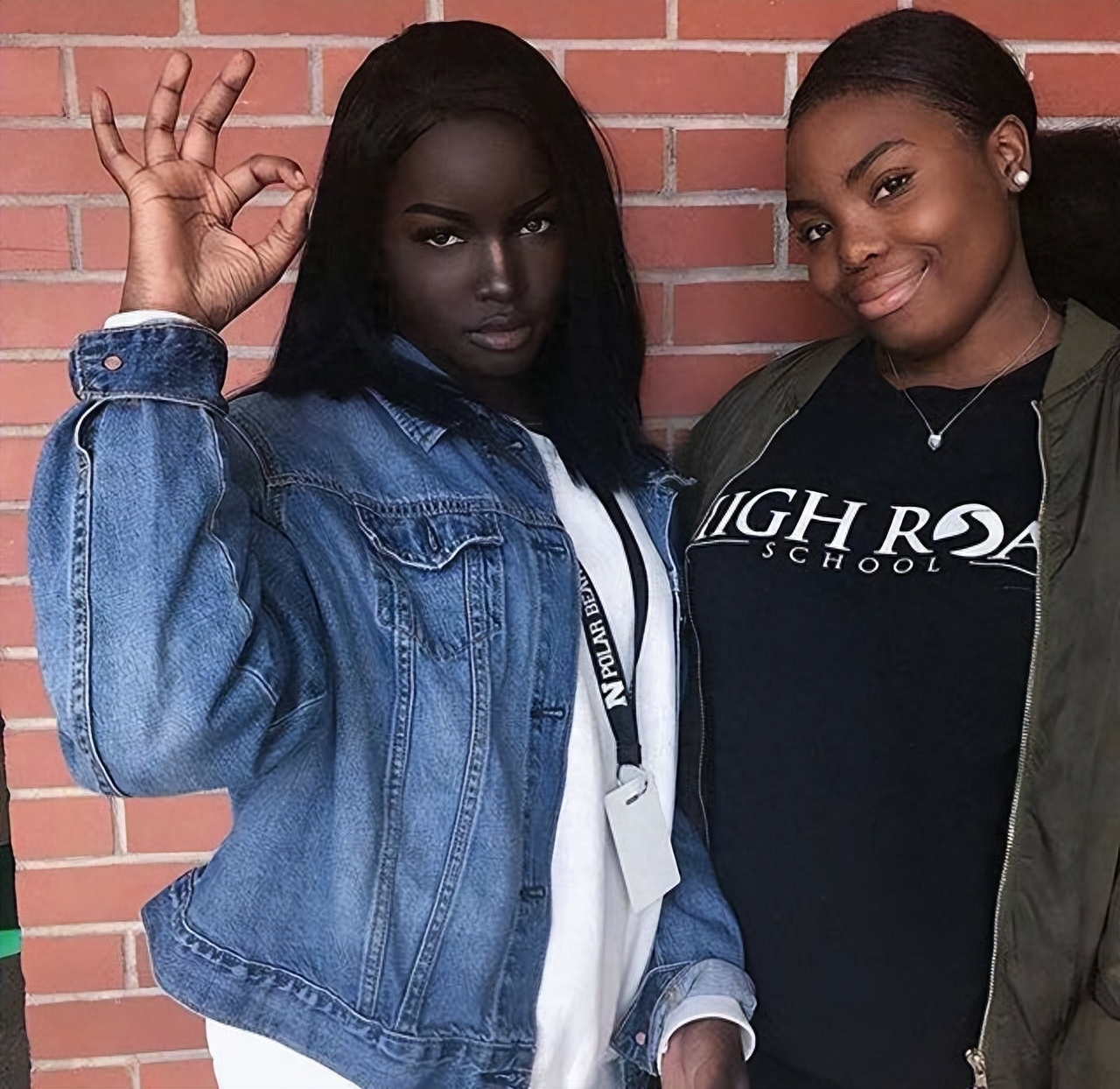 Cô gái châu Phi được công nhận là 'người da đen đẹp nhất thế giới', đến trường cũng cần vệ sĩ - ảnh 3