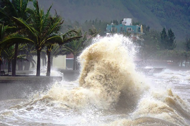 Áp thấp nhiệt đới có thể mạnh lên thành bão số 5 vào ngày mai, ảnh hưởng vùng biển Quảng Trị đến Đà Nẵng - ảnh 2