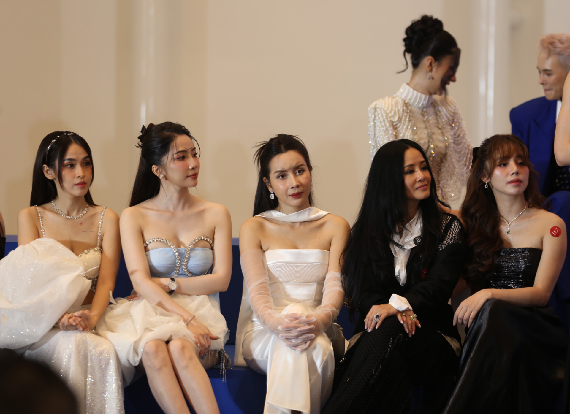 HOT: 23/30 chị Đẹp 'đọ visual' trên thảm đỏ show truyền hình có nhiều nữ nghệ sĩ nhất Việt Nam - ảnh 4