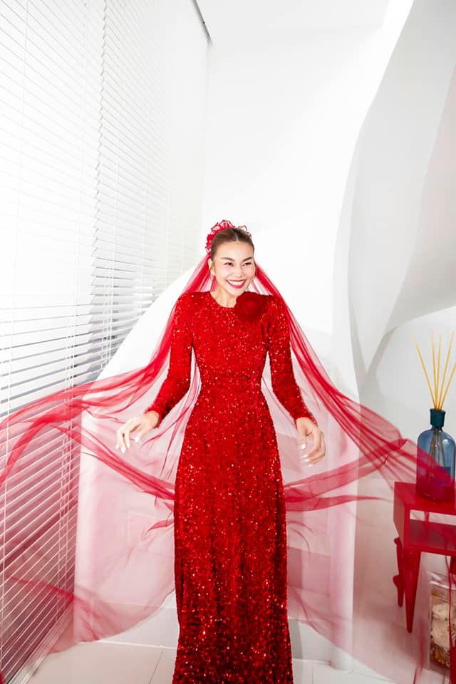 Hình ảnh từ hôn lễ của siêu mẫu Thanh Hằng, cô dâu đẹp rực rỡ trong sắc đỏ về nhà chồng - ảnh 6